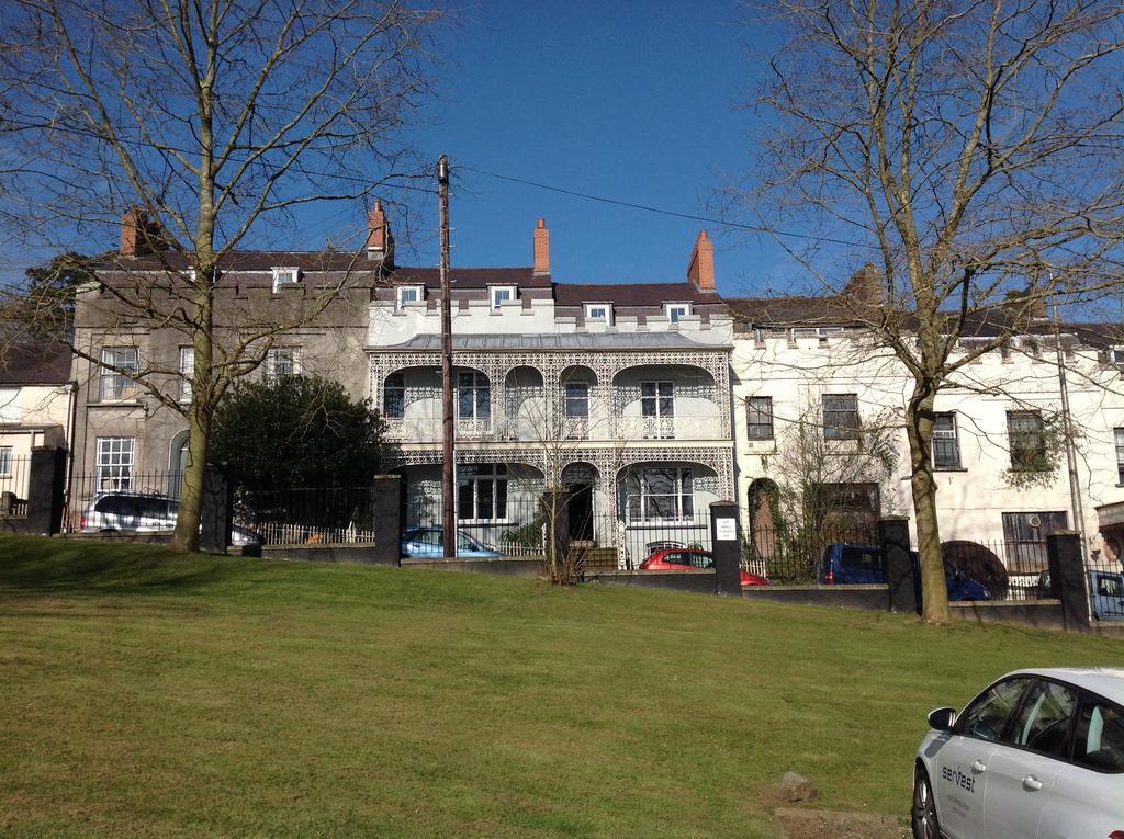 8A Spring Gardens Hotel Haverfordwest Exterior foto