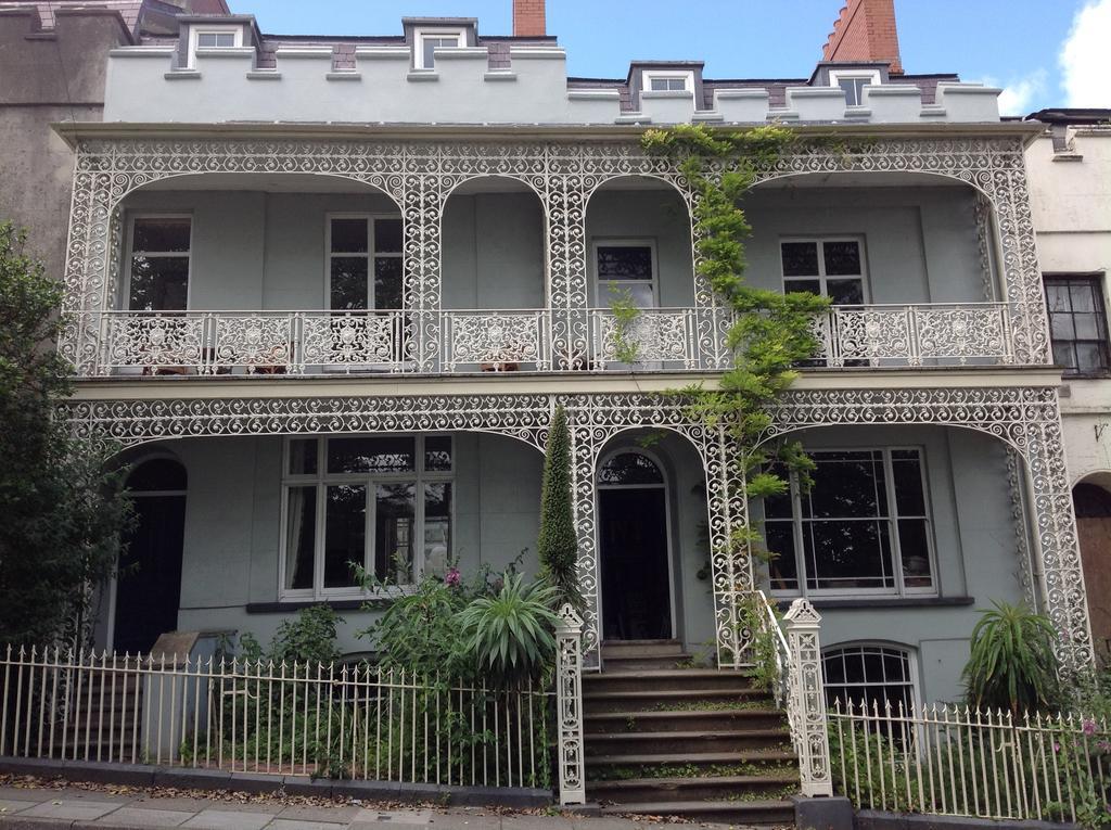 8A Spring Gardens Hotel Haverfordwest Exterior foto